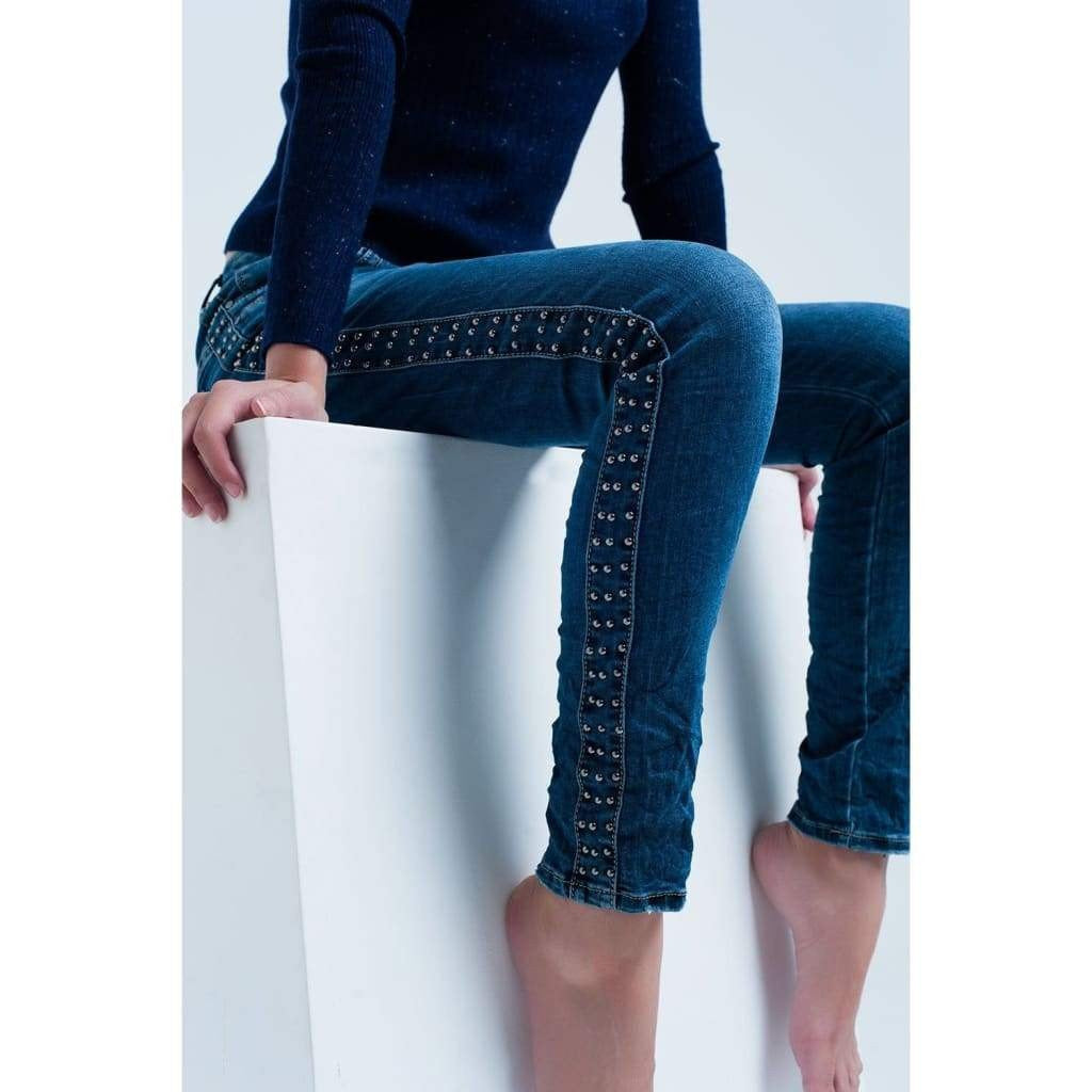 Boyfriend Blue Jeans with Tacks Detail